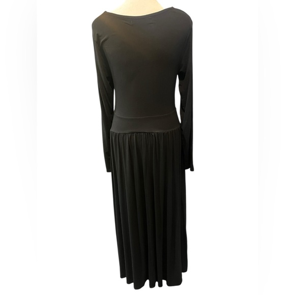 Zesica Woman’s Black Long Sleeve Crewneck Maxi Dress - Medium - Picture 5 of 8
